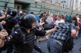 Митинги в России: Число задержанных превысило 800 человек