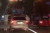 В Киеве водители подрались посреди дороги
