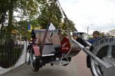 В Николаеве у детского городка «Сказка» установили 4-метровый мотоцикл 