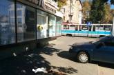 В центре Николаева посреди тротуара образовалась огромная дыра