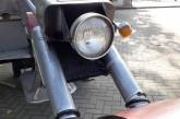В Николаеве с огромного мотоцикла у «Сказки» украли поворотник и освещение