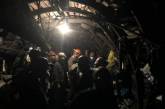 Чиновники спустились в шахту к горнякам, которые бастуют из-за долгов по зарплате