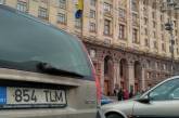"Евробляхеры" зажгли дымовые шашки под Киевской администрацией