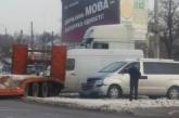 В центре Первомайска столкнулись фура и микроавтобус