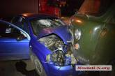 В Николаеве УАЗ заехал на капот «Шевроле» — два человека пострадали