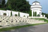 На львовском кладбище поляки пытались зажечь файеры возле польских захоронений