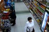 Посетители столичного супермаркета устроили драку с охраной. ВИДЕО