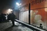 В Киеве посольство РФ оцепили силовики