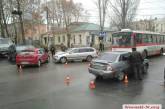 В Николаеве ул. Пушкинская заблокирована: столкнулись 5 автомобилей