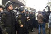 В Одессе «штурмуют» Генконсульство РФ: взрываются петарды, усилена охрана дипведомства 