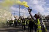 Готовятся к новым протестам: Во Франции закрыты музеи и тысячи полицейских патрулируют улицы
