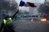 Протесты «желтых жилетов» повергли экономику Франции в кризис