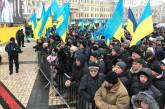 На площади в Киеве собираются тысячи человек, ожидая решение Объединительного собора