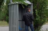 Остановки общественного транспорта в Украине грозят оборудовать туалетами