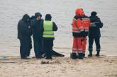 В Киеве из Днепра спасатели достали тело девушки в нижнем белье
