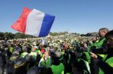 Во Франции продолжаются протесты "желтых жилетов", на улицах тысячи полицейских
