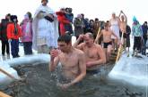 В Минздраве рассказали, что делать, если хочется нырнуть в холодную воду на Крещение