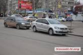 В центре Николаева столкнулись Volkswagen и Daewoo на еврономерах 