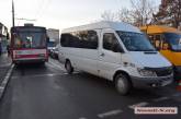 В центре Николаева столкнулись троллейбус и маршрутка 