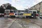 В Харькове трамвай сошел с рельсов и протаранил автомобиль с 4-летней девочкой