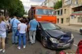 Масштабное ДТП в Одессе: столкнулись шесть легковушек и КамАЗ