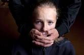 На Николаевщине насильник 13-летней девочки не дожил до суда