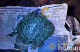 Жительница Николаевщины нашла применение агитгазете — завернула в неё коноплю