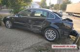В Николаеве Volkswagen после столкновения с Daewoo вылетел на тротуар и врезался в столб 