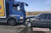 На въезде в Николаев лоб в лоб столкнулись грузовик «Мерседес» и «Ланос» — один пострадавший