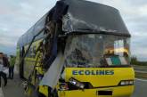 На Николаевщине рейсовый автобус врезался в грузовик: погиб пассажир