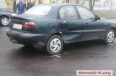 На кольце у автовокзала в Николаеве Renault протаранил Daewoo: образовалась пробка