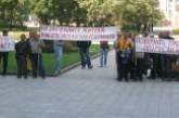 Под зданием областного совета жители Кинбурнской косы протестовали против национального парка. ДОБАВЛЕНО ФОТО