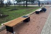 В центре Николаева появились новенькие скамейки с солнечными панелями и USB-портами