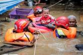 Из-за наводнения в Индонезии погибло 53 человека
