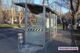 Вандалы разбили остановку в центре Николаева — уже вторую за сутки