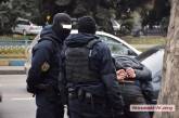 В центре Николаева более 20 полицейских задержали мужчину 