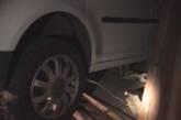 Водитель Volkswagen вместе с автомобилем провалился в подвал гаража. ФОТО