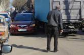 В Николаеве столкнулись «Мазда» и грузовик: проезд по ул. Бузника заблокирован