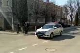 В Черновцах машины с громкоговорителями предупреждают о карантине на украинском и румынском языках. Видео