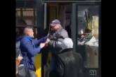 «Иди нах@й, ты десятый»: житель Киева выбросил из троллейбуса кондуктора. Видео 