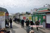 В Николаеве открыли Центральный рынок: на входе образовалась «правильная» очередь
