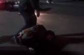 В Киеве пьяный мотоциклист сломал ногу полицейскому, пытаясь скрыться. ВИДЕО