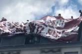 Во время протеста против расизма в Париже участники выкрикивали фразу «грязные евреи». Видео