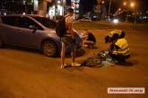 В центре Николаева велосипедист попал под Nissan Leaf