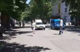 В Николаеве по главной пешеходной улице рассекают автомобили