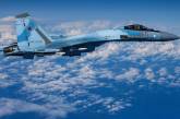 Поднятые в воздух Су-27 встретили у границ РФ разведывательный самолет ВВС США