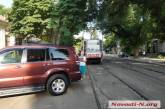 В Николаеве Toyota Prado заблокировала движение трамваев