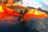 Утечку нефтепродуктов из танкера Delfi в Одессе показали на видео