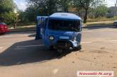 В Николаеве «УАЗ» врезался в столб и столкнулся с MAN: пострадали водитель и пассажир