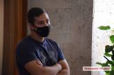 На 19-летнего представителя Нацкорпуса, бросавшего яйца в николаевских депутатов, составили админпротокол